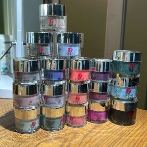Revel nails set! 15 small powder. 3 large powder. 4Gels. 1Light. Multiple colors